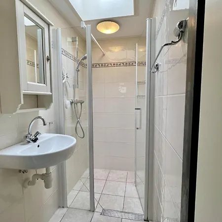 For 4 People In Wildrijk Vakantiehuis Sint Maartensvlotbrug